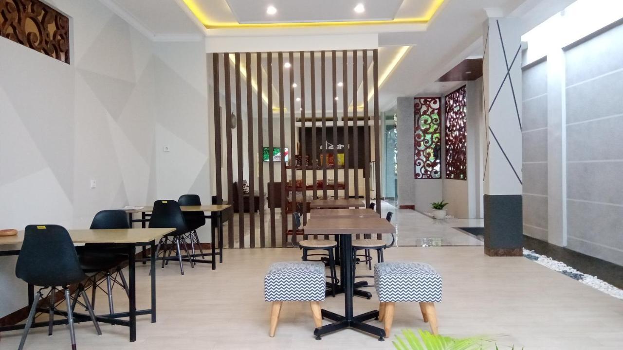 Alzara Hotel Syariah Wonosari Esterno foto